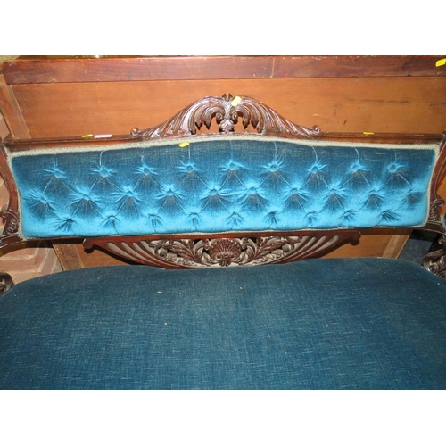 867 - AN EDWARDIAN MAHOGANY UPHOLSTERED SETTEE