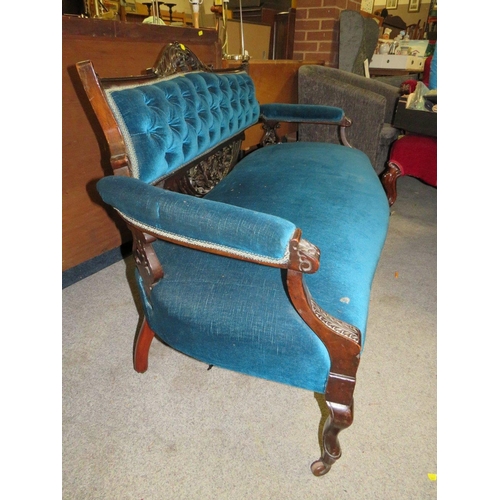 867 - AN EDWARDIAN MAHOGANY UPHOLSTERED SETTEE