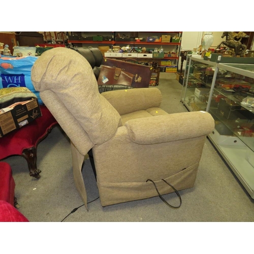 869 - AN ELECTRIC RISE / RECLINE ARMCHAIR - HOUSE CLEARANCE