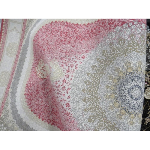 881 - A MODERN SILK RUG 184 X 121 cm