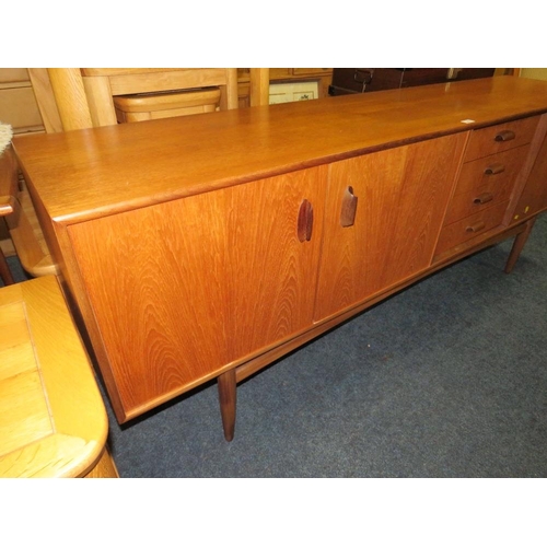 889 - A RETRO TEAK LONG SIDEBOARD, POSSIBLY G-PLAN - L 206 cm