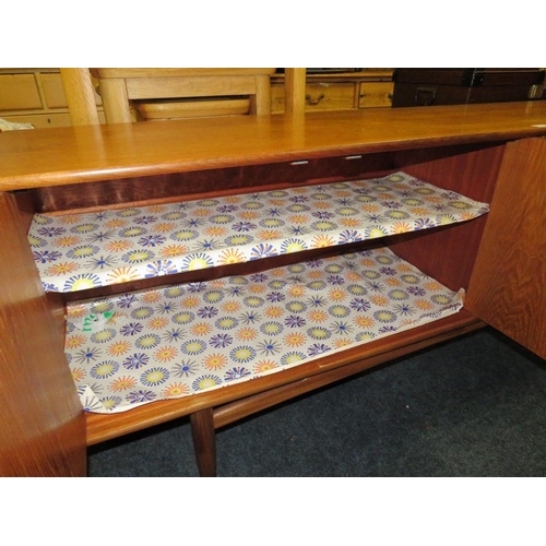 889 - A RETRO TEAK LONG SIDEBOARD, POSSIBLY G-PLAN - L 206 cm