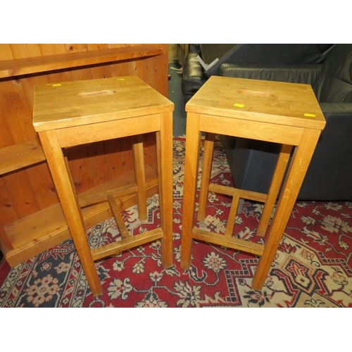 895 - AN OLDER PINE SET OF OPEN BOOKSHELVES PLUS TWO STOOLS (3)