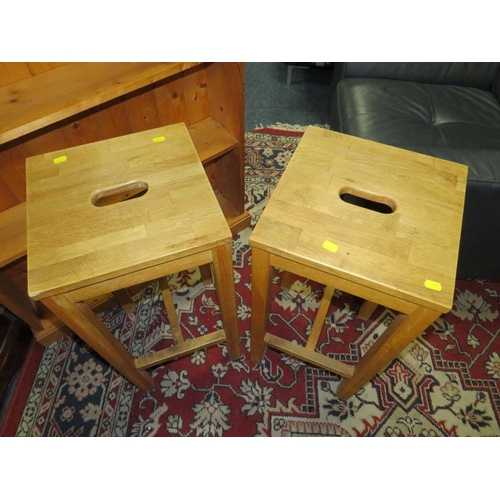 895 - AN OLDER PINE SET OF OPEN BOOKSHELVES PLUS TWO STOOLS (3)