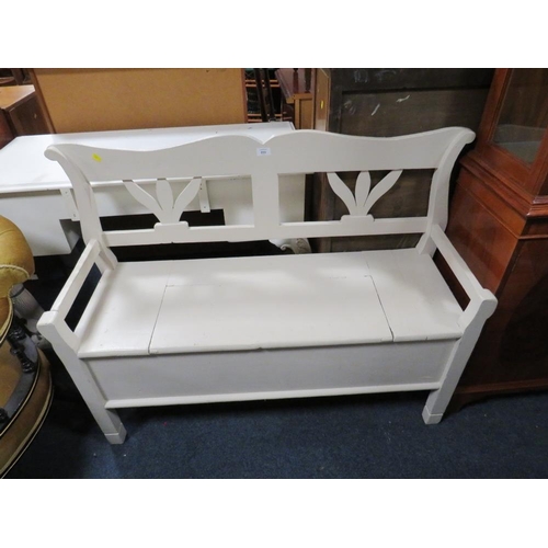 899 - A VINTAGE PAINTED SETTLE / BENCH - W 116 cm