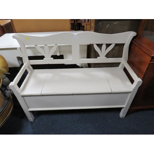 899 - A VINTAGE PAINTED SETTLE / BENCH - W 116 cm