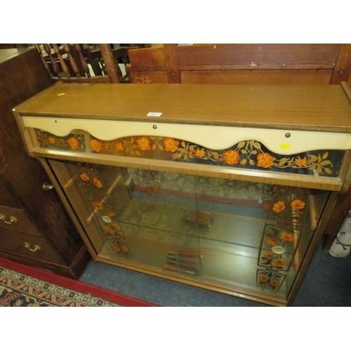 901 - A RETRO CHINA CABINET WITH FLORAL DETAIL