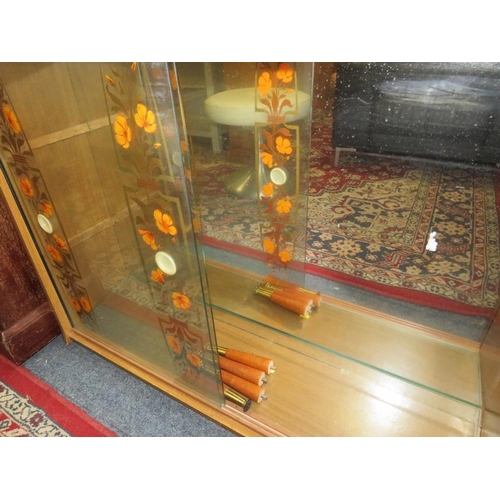 901 - A RETRO CHINA CABINET WITH FLORAL DETAIL