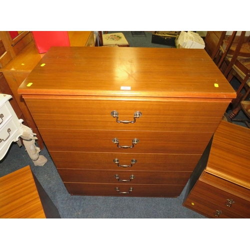 925 - A MODERN FIVE DRAWER CHEST AND PAIR OF BEDSIDES