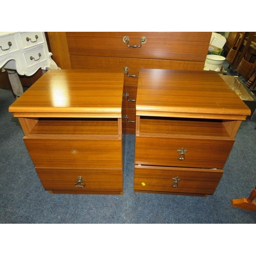 925 - A MODERN FIVE DRAWER CHEST AND PAIR OF BEDSIDES