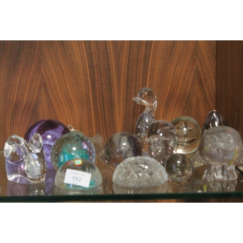 192 - A SELECTION OF GLASS PAPERWEIGHTS AND ANIMAL FIGURES