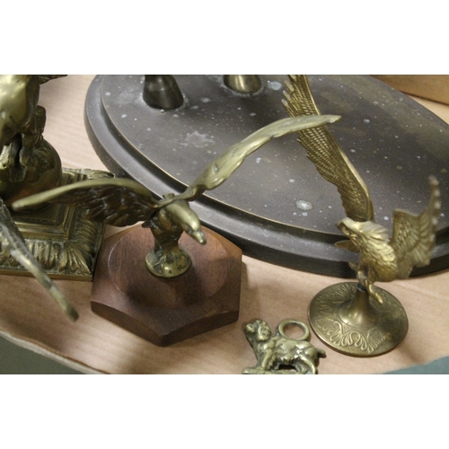 265 - A TRAY OF BRASS AND METAL WARE TO INCLUDE MODEL OF A REARING HORSE