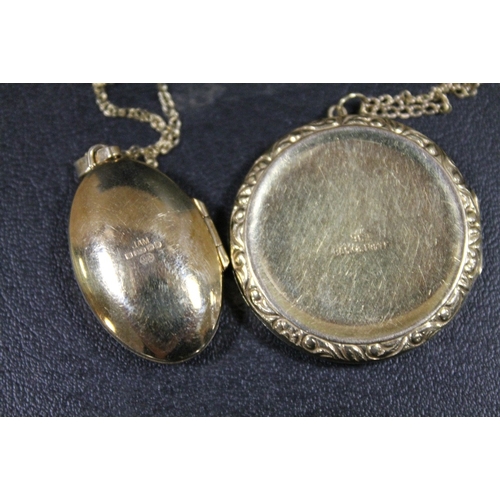 339 - A HALLMARKED 9 CARAT GOLD LOCKET ON AN UNMARKED CHAIN TOGETHER WITH A 9CT FRONT AND BACK EXAMPLE ON ... 