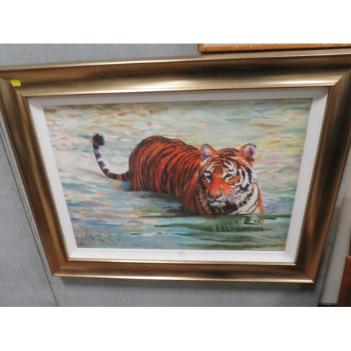 19 - A GILT FRAMED LIMITED EDITION ROLF HARRIS PRINT OF A WADING TIGER IN WATER 67/195