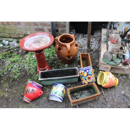 606 - A SELECTION OF CERAMIC AND TERRACOTTA PLANTERS TOGETHER WITH A CERAMIC BIRD BATH AND STRAWBERRY PLAN... 