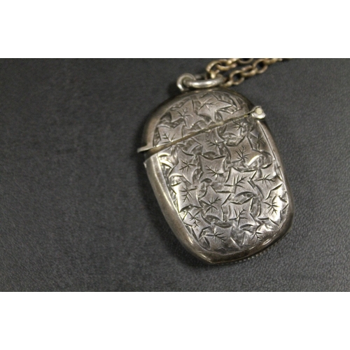 421 - AN ANTIQUE SILVER VESTA CASE ON SILVER CHAIN