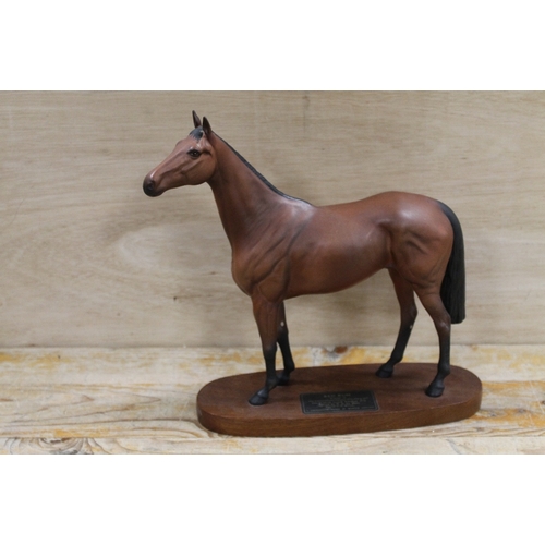 475 - A LARGE MATT FINISH BESWICK MODEL OF A HORSE ON PLINTH 'RED RUM' - MARKED AS A SECOND