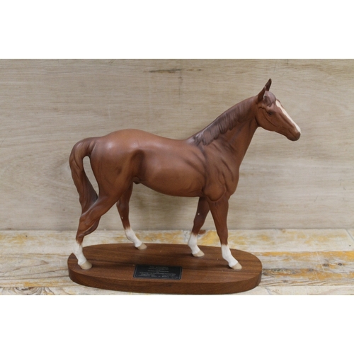 476 - A LARGE MATT FINISH BESWICK MODEL OF A HORSE ON PLINTH 'THE MINSTREL' - MARKED AS A SECOND