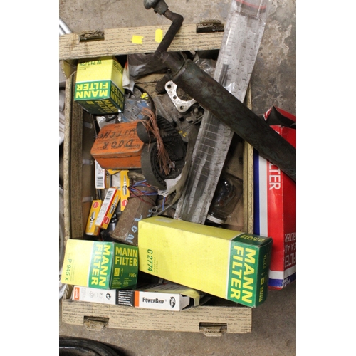 637 - TWO BOXES OF VINTAGE CAR SPARES TO INCLUDE A JOCKEY WHEEL AND CHROME WHEEL DISCS