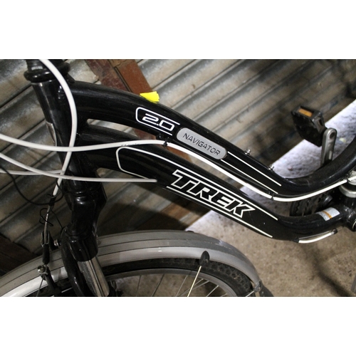 665 - A TREK 2.0 NAVIGATOR LIGHTWEIGHT LADIES/ GIRLS BIKE