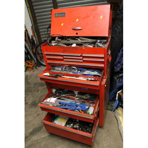 667 - A SNAP ON MECHANICS TOOL BOX AND DRAWERS WITH CONTENTS