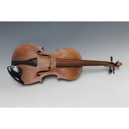 252 - AN ANTIQUE VIOLIN WITH ONE PIECE BACK