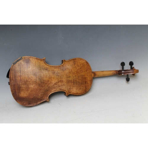 252 - AN ANTIQUE VIOLIN WITH ONE PIECE BACK