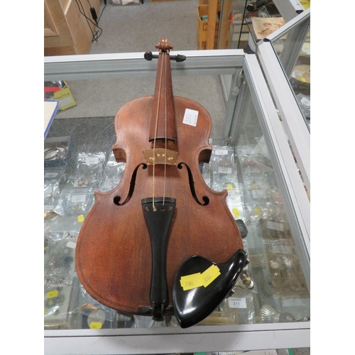 252 - AN ANTIQUE VIOLIN WITH ONE PIECE BACK