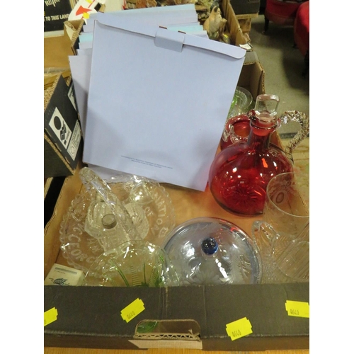 107 - A TRAY OF ASSORTED CERAMICS AND GLASS TO INCLUDE BOXED WEDGWOOD PLATES ETC