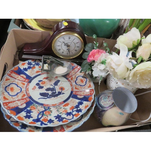 121 - A TRAY OF CERAMICS ETC TO INCLUDE MODERN CHINESE IMARI STYLE CHARGERS