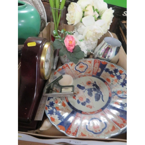 121 - A TRAY OF CERAMICS ETC TO INCLUDE MODERN CHINESE IMARI STYLE CHARGERS