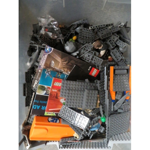 127 - A LARGE QUANTITY OF LEGO ETC - OVER TWO TRAYS