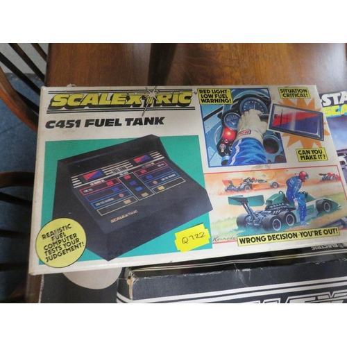 141 - A BOXED SCALEXTRIC FORMULA 1SET, DUNLOP BRIDGE, START GANTRY, REV START TRACK, C451 FUEL TANK TOGETH... 