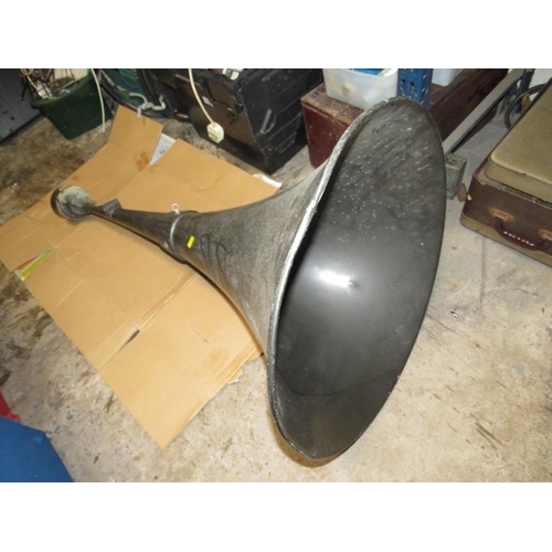 601 - A LARGE EXTERNAL HORN SPEAKER TOGETHER WITH FOUR MILITARY HORN SPEAKERS