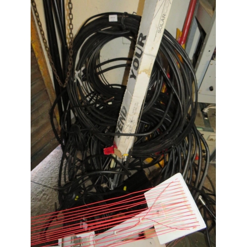 626 - A SELECTION OF VARIOUS ANTENNAE, ARMOURED CO-AXIAL CABLES ETC