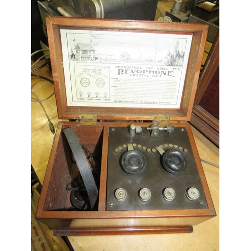 651 - A REVOPHONE CRYSTAL SET AND A VINTAGE GECOPHONE RADIO A/F