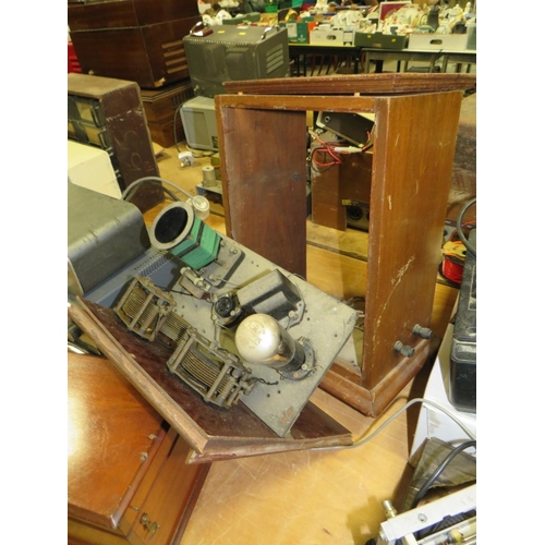 651 - A REVOPHONE CRYSTAL SET AND A VINTAGE GECOPHONE RADIO A/F