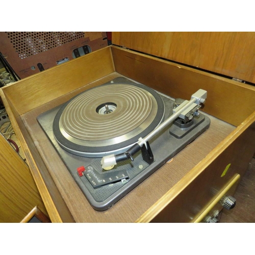 657 - A BESPOKE MADE RECORD PLAYER WITH LEAK VALVE AMPLIFIER AND BESPOKE VALVE AMPLIFIER