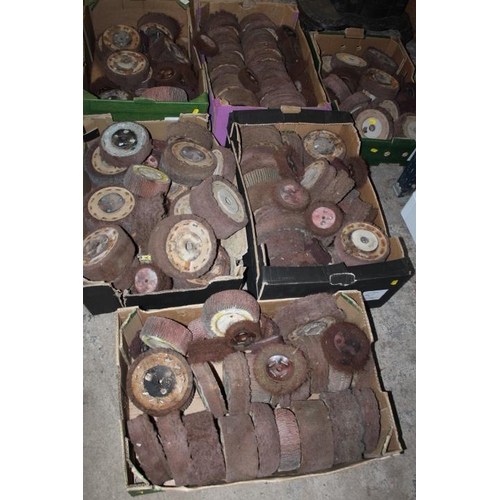 721 - A LARGE SELECTION OF POLISHING WHEELS