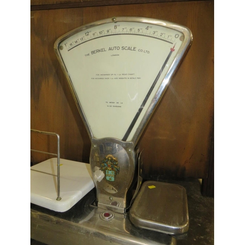 808 - A LARGE SET OF BERKELEY SHOPKEEPERS SCALES