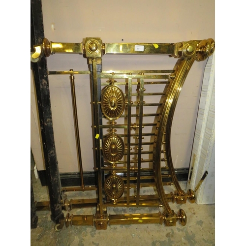 811 - A MAPLE & Co. BRASS EDWARDIAN STYLE BED FRAME WITH IRONS - W 102 cm