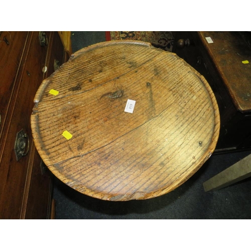 819 - AN ANTIQUE OAK PEDESTAL TABLE A/F