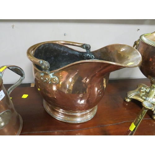 825 - A VINTAGE COPPER SAMOVAR, WITH A COAL SCUTTLE, JUG & HUNTING HORN