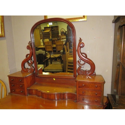 829 - AN ANTIQUE MAHOGANY DUCHESS DRESSING TABLE - W 114 cm