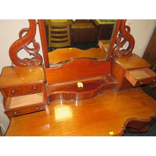 829 - AN ANTIQUE MAHOGANY DUCHESS DRESSING TABLE - W 114 cm