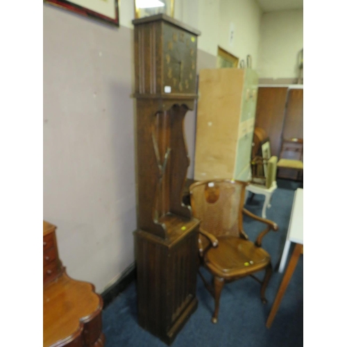 830 - AN UNUSUAL ARTS AND CRAFTS STYLE TALL CLOCK - H 185 cm (PENDULUM)