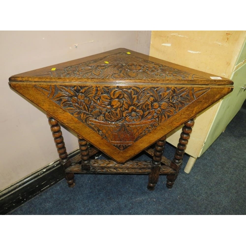 832 - AN ANTIQUE OAK CARVED DROP LEAF TABLE