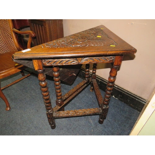 832 - AN ANTIQUE OAK CARVED DROP LEAF TABLE