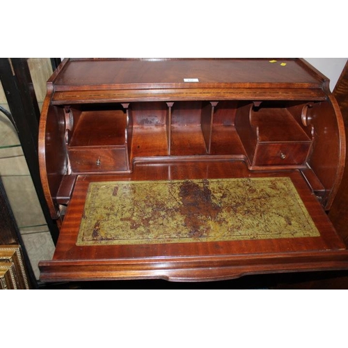 837 - A 20TH CENTURY MAHOGANY CYLINDER BUREAU WITH CROSSBANDED DETAIL - W 78 cm