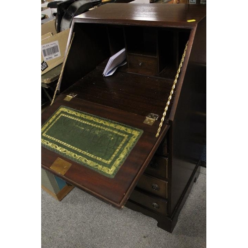 846 - A SMALL REPRODUCTION MAHOGANY BUREAU - W 52 cm